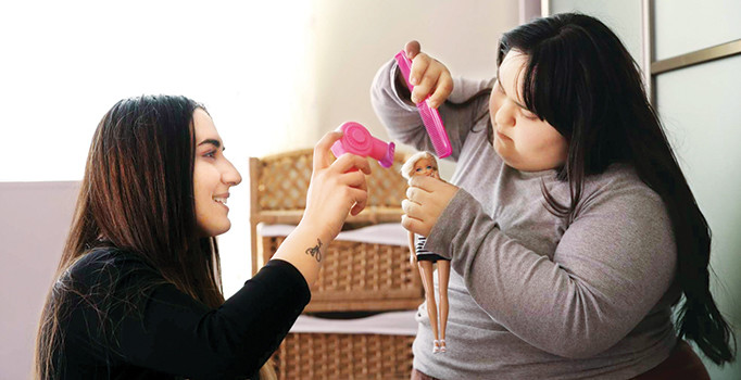 Bengü Aslanpay ablalarıyla hayata tutundular