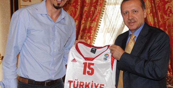 Hidayet Türkoğlu mahalle baskısına boyun eğmedi