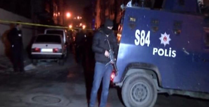 Diyarbakır'da polise alçak saldırı!