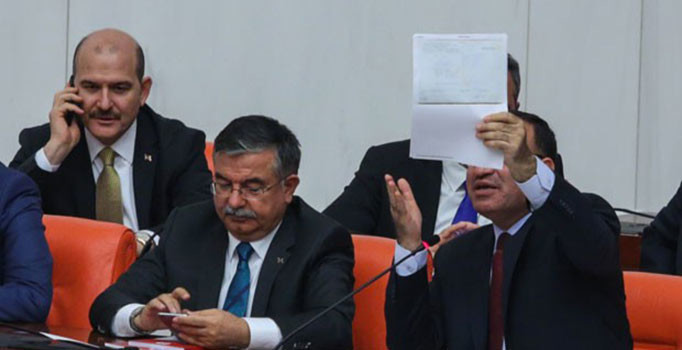 Bekir Bozdağ dekontu gösterdi