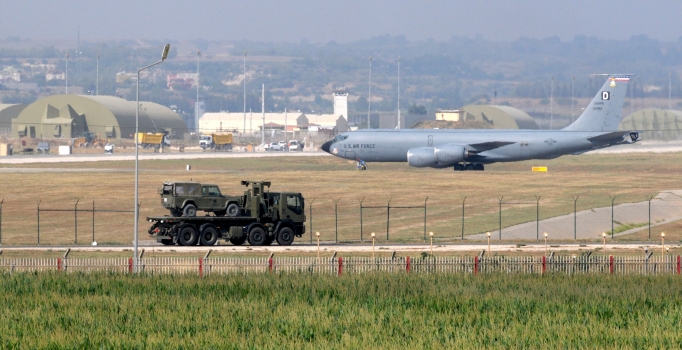 İncirlik Üssü'ne ABD'ye 
ait 4 kargo uçağı iniş yaptı