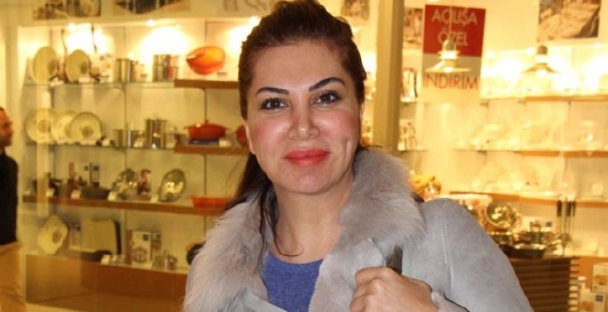 Ebru Yaşar 10 bin dolarını bozdurdu