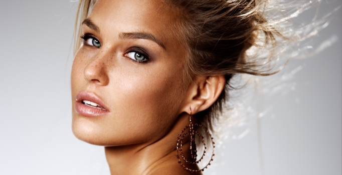 Bar Refaeli bir haftadır bekarlığa veda edemiyor!