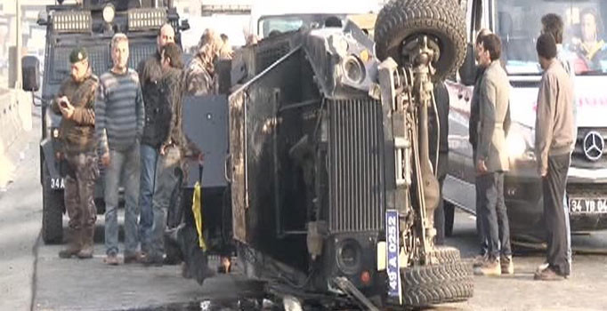 İstanbul'da zırhlı polis aracı devrildi: 3 özel harekat polisi yaralı | Son dakika haberleri