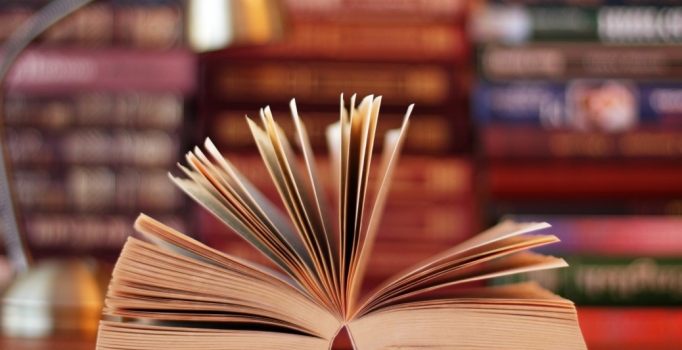 300 dolar bozduran herkese kitap hediye ediyor