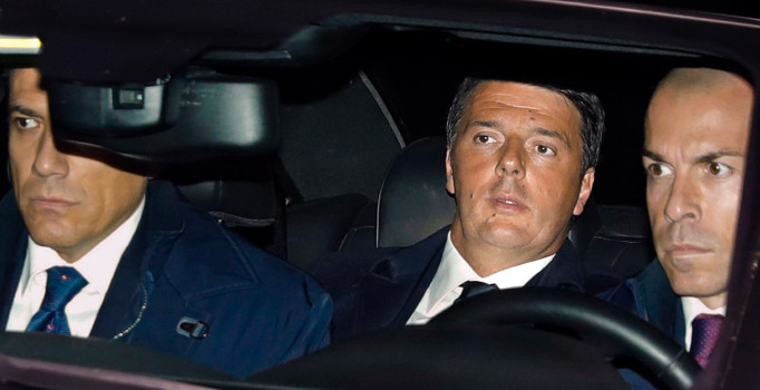 Son dakika: İtalya Başbakanı Matteo Renzi istifa etti