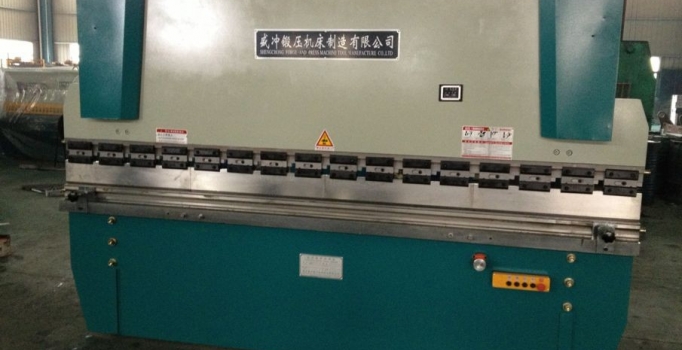 Adana'da pres makinesine sıkışan işçi hayatını kaybetti