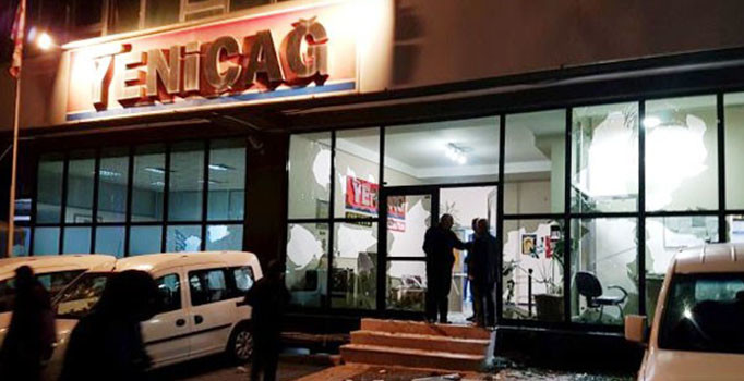 Yeniçağ Gazetesi'ne kar maskeli yaklaşık 30 kişi saldırdı | Son dakika haberleri