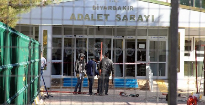 Belediye başkanları açığa alınan 3 belediyeye kayyum atandı