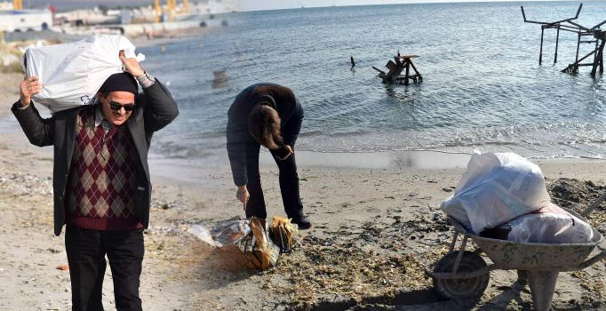 Tekirdağ'da şaşırtan olay! Denizden çuval çuval Kur'an çıktı