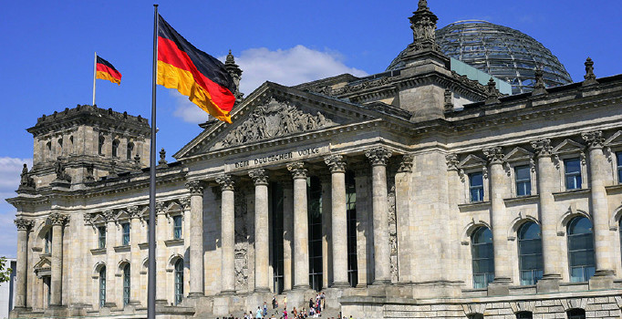 TL'ye destek vermek isteyen gurbetçilere Alman polisinden müdahale