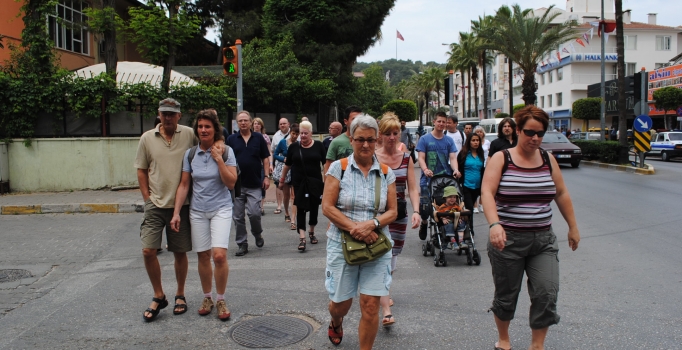 Rus turistler yerlerini 
Almanlara bıraktı