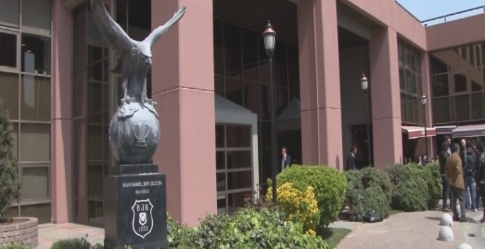 Haciz memurları Beşiktaş'ın kapısına dayandı