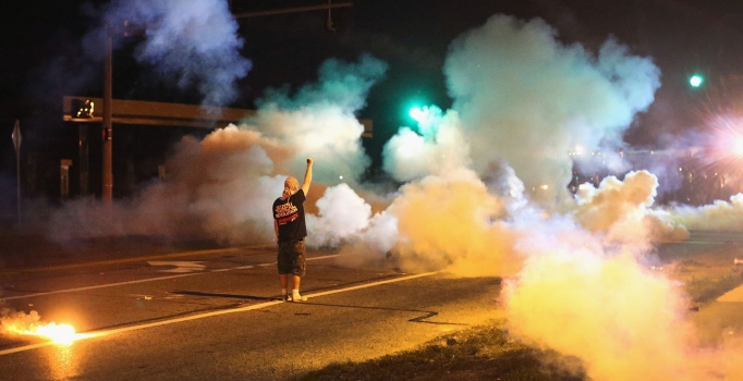 Ferguson'da 12 yaşında çocuğa ters kelepçeli gözaltı