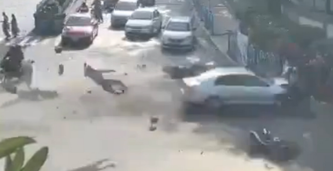 Korkunç kazada herkesi biçti geçti!