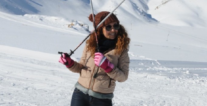 Hakkari dağlarında nefes kesen kayak ve snowboard gösterisi