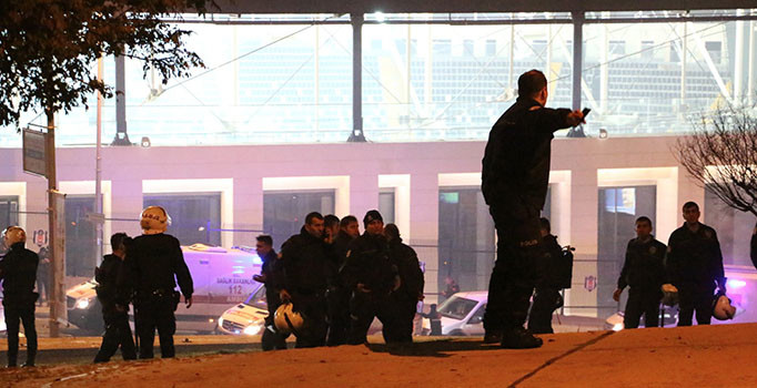 Görgü tanıkları İstanbul'daki saldırıyı anlattı: Taraftar araçları hareket etti patlama oldu