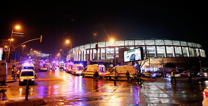 İstanbul son dakika haber | Vodafone Arena'da polis aracına alçak saldırı: Şehit ve yaralılar var