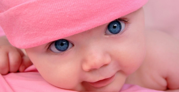 Sözde 'anne' bebeğini 
internetten satışa çıkardı