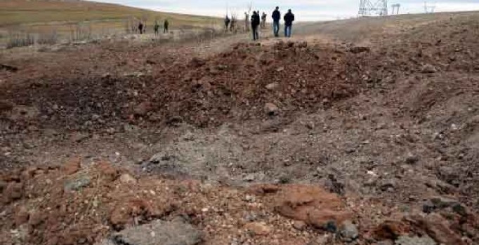 PKK'lı teröristler spot ışıklarını karakol zannetiler