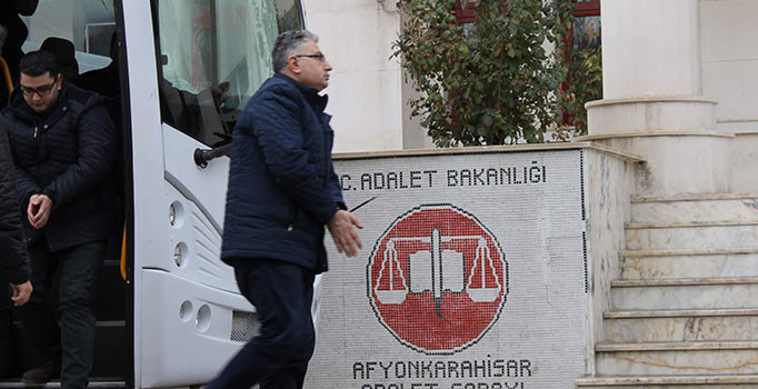 FETÖ zanlısı eski askerden gazetecilere pişkin sözler: Çek çek kardeşim çek