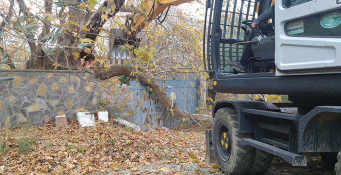 Edremit'te FETÖ kampı yıkıldı: 40 yıllık inleri yerle bir edildi