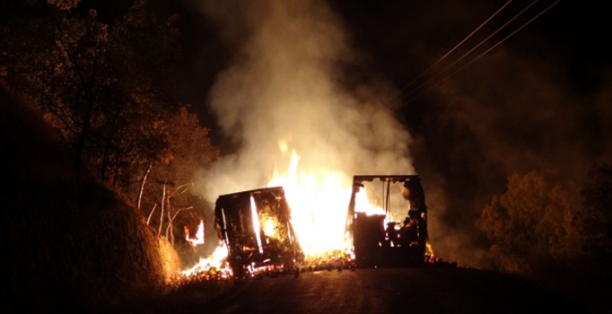 Silopi'de PKK 
2 tırı ateşe verdi!