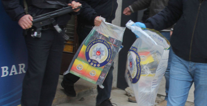 HDP Saruhanlı ilçe binasında arama