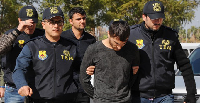 PKK'lı terörist bombalarla AVM'ye girmiş