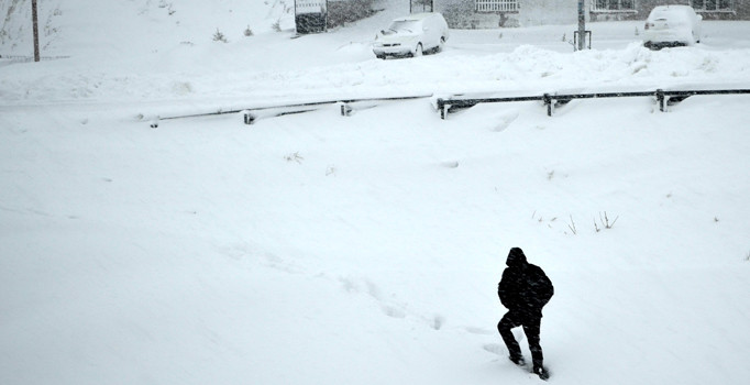 Bitlis'te kar yağışı nedeniyle okullar tatil edildi | Bitlis'te okullar tatil