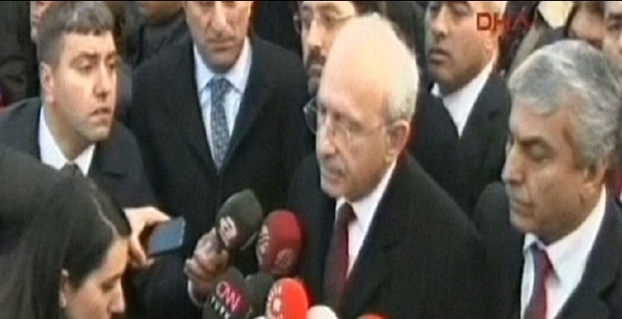 Kemal Kılıçdaroğlu Beşiktaş'taki saldırı yerini ziyaret etti