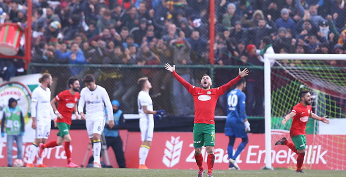 Fenerbahçe maçı sonrasında Amedsporlu 2 futbolcuya gözaltı iddiası