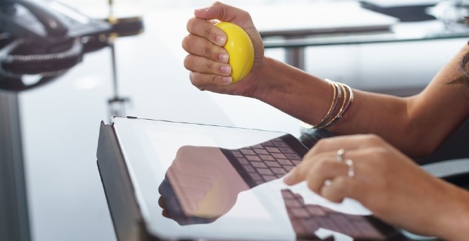 Cep telefonu ve bilgisayarlar el sağlığını bozuyor