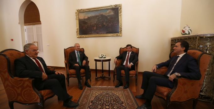Davutoğlu - Kılıçdaroğlu 
görüşmesi başladı