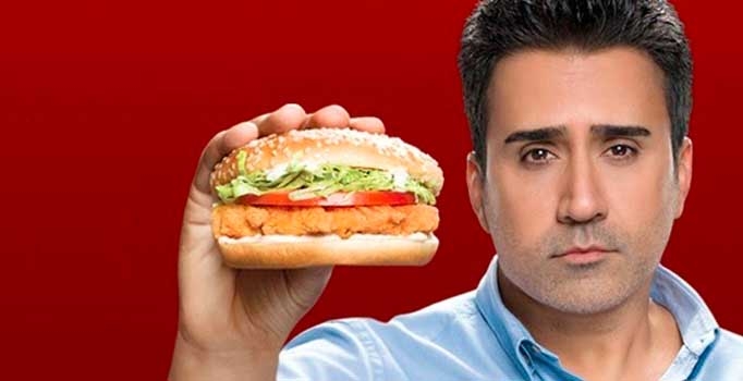 Japonlar reklamda oynayan Emrah'ı incelemeye geldi!