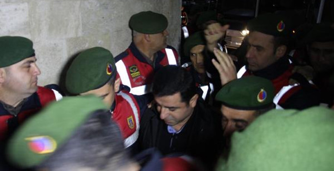 HDP Eş Genel Başkanı Demirtaş hastaneye getirildi