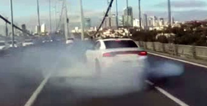 15 Temmuz Şehitler Köprüsünü kapatıp drift yaptılar