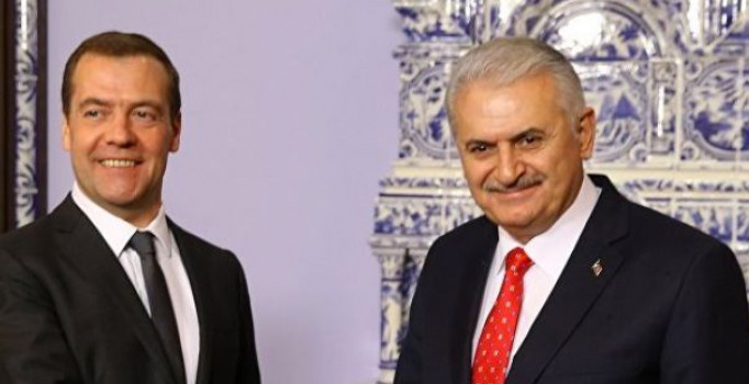 Başbakan Yıldırım, Rus mevkidaşı Medvedev ile görüştü