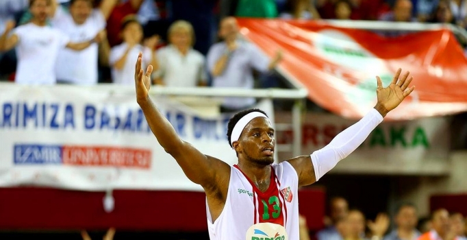 Türk vatandaşı olan Bobby 
Dixon nüfus kağıdını aldı