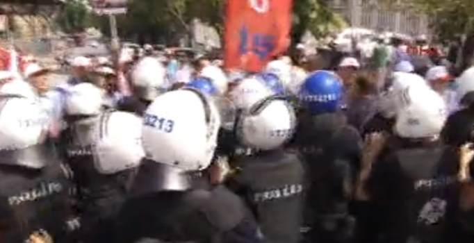 Çelik'in açıklamasının ardından 
bakanlık önünde eylem