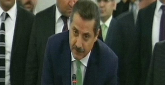 Bakan Çelik zamma tepki 
sonrası salonu terk etti