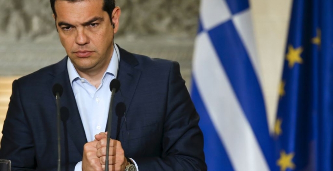 Yunanistan, Troyka'ya 
teslim oldu