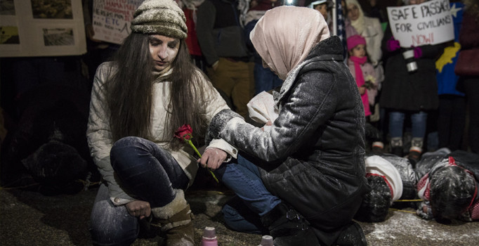 Beyaz Saray önünde Halep protestosu