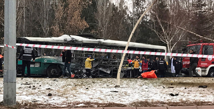 Kayseri’de HDP binasına girmeye çalıştılar, polis engel oldu | Son dakika haber