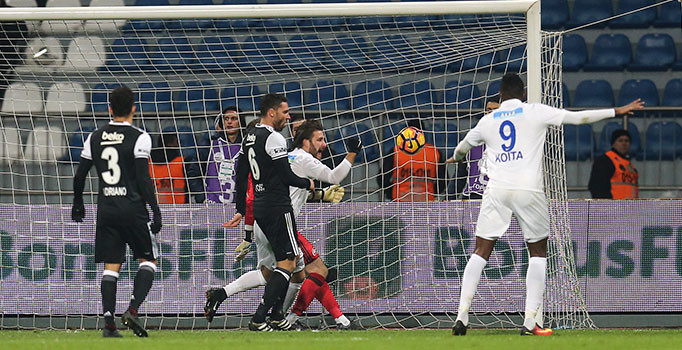 Beşiktaş'ın futbolu tartışmaya açıldı: Kazanamıyor mu? Yenilmiyor mu?  | Spor haberleri