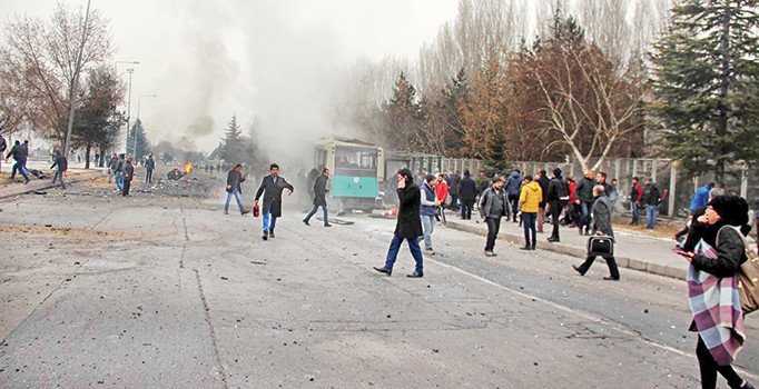 Komando Caddesi’nde mavi berelilere hain pusu