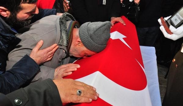 Kayseri şehidi Serdar Amak, Menemen'de gözyaşlarıyla uğurlandı