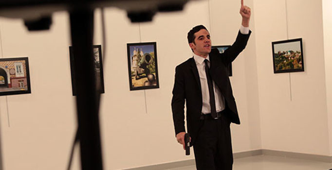 Büyükelçi Karlov'a silahlı saldırı düzenleyen kişi öldürüldü