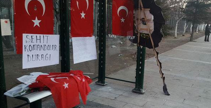 Bombalı saldırının ardından durağa 'Şehit Komandolar' yazısı koydular