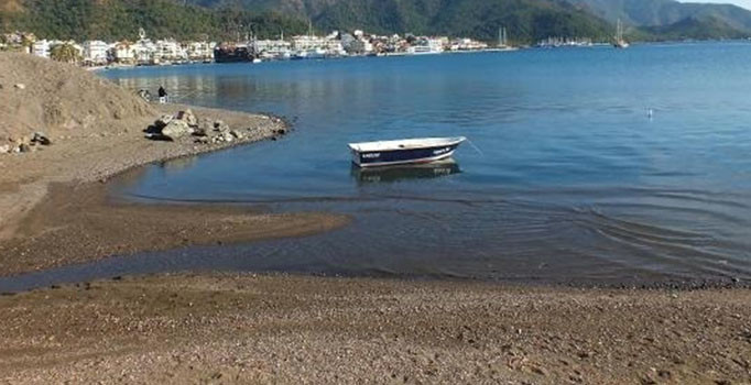 Marmaris'te deniz 4 metre çekildi 'deprem habercisi mi?' sorusu akla geldi